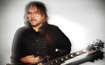Jeff Tweedy with a guitar